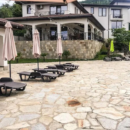 Eclectic With Breathtaking Views Of Rhodopes *