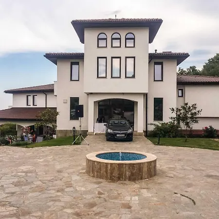 Eclectic With Breathtaking Views Of Rhodopes